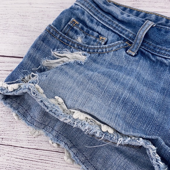 Hollister Short-Short Floral Lace Denim Jeans 25 - Picture 10 of 13